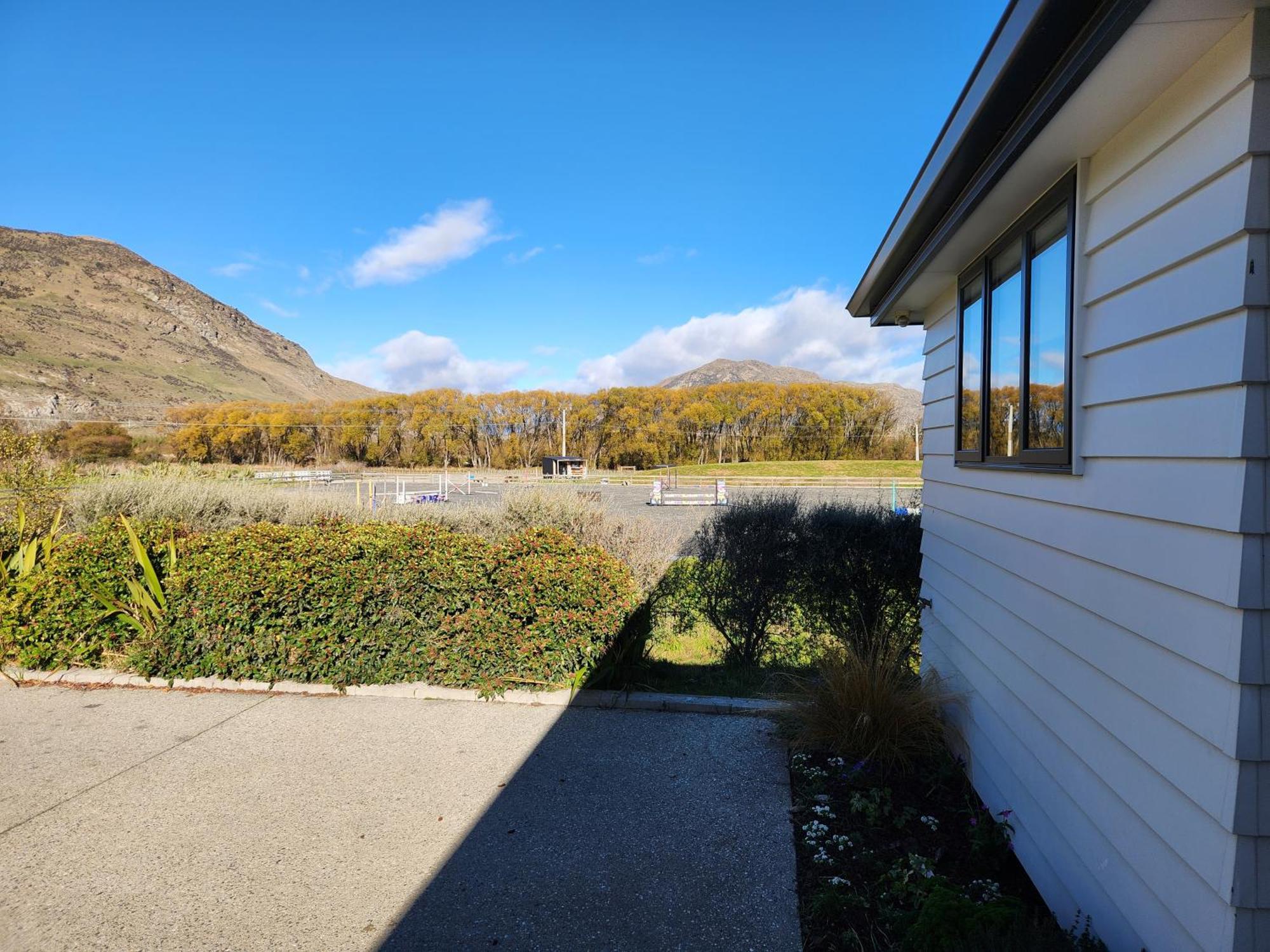 Equestrian View - Gorgeous Cozy Bungalow Shotover Queenstown Exterior photo